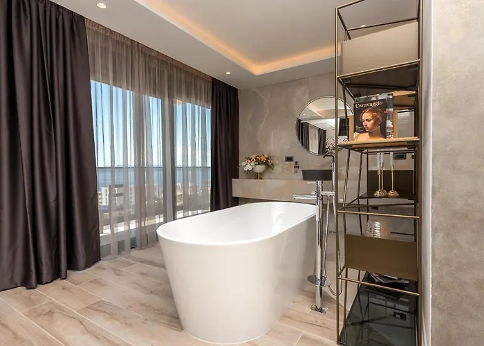 Rhapsody 1 Aurelia 1 *