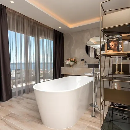 Rhapsody 1 Aurelia 1 *