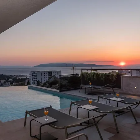 Rhapsody 1 Aurelia 1 * Makarska